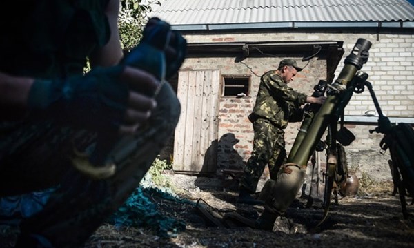 Tình hình Ukraine mới nhất cho biết Mỹ, Ukraine sử dụng vũ khí hóa học bình định miền Đông 