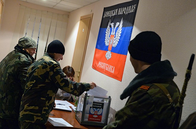 Tổng thống Ukraine thông báo về việc hoãn bầu cử ở Donbass