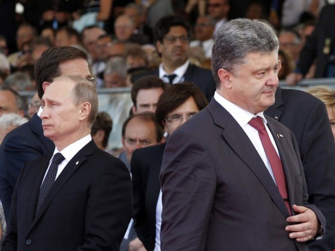 Tổng thống Nga Vladimir Putin và Tổng thống Ukraine Petro Poroshenko tại hội nghị thượng đỉnh về khí hậu vừa qua ơ Paris, Pháp