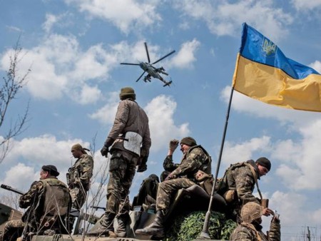 Tình hình Ukraine mới nhất cho biết phe ly khai sử dụng súng cối và súng ngắn gần sân bay Donetsk