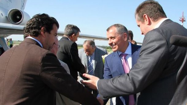 Các quan chức Crimea đón phái đoàn nghị sĩ Pháp hôm 23/7/2015