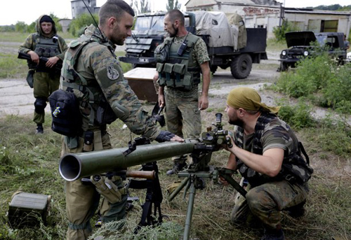Tình hình Ukraine mới nhất cho biết giao tranh ác liệt, Ukraine lại đưa pháo hạng nặng lên giới tuyến