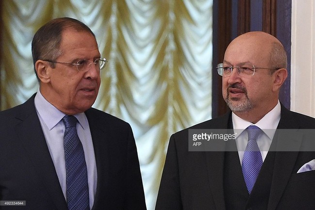 Ngoại trưởng Nga Sergei Lavrov (trái) và Tổng thư ký Tổ chức An ninh và Hợp tác châu Âu OSCE Lamberto Zannier.
