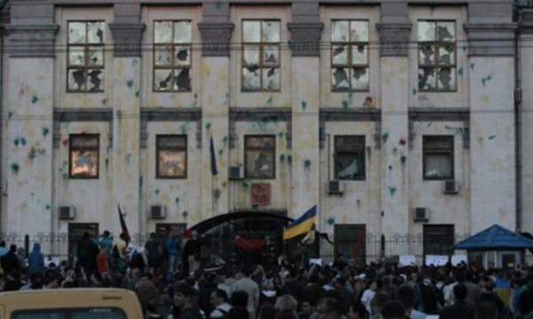 Thành phần quá khích tại Ukraine tấn công lãnh sự quán Nga tại Kharkiv