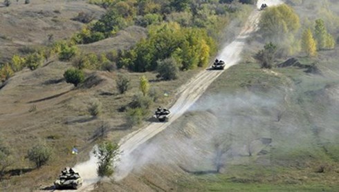 Kiev rút xe tăng khỏi miền Đông Ukraine