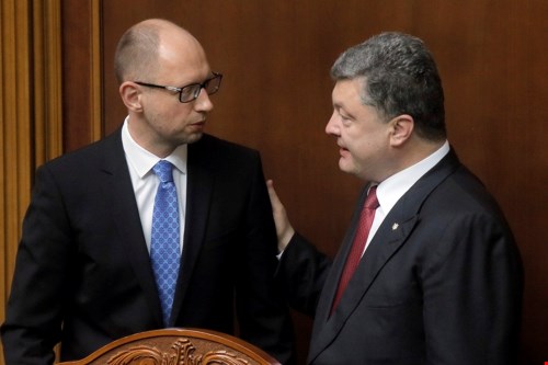 Cặp đôi Poroshenko-Yatseniuk vẫn chây ì trong chiến dịch chống tham nhũng ở mọi cấp