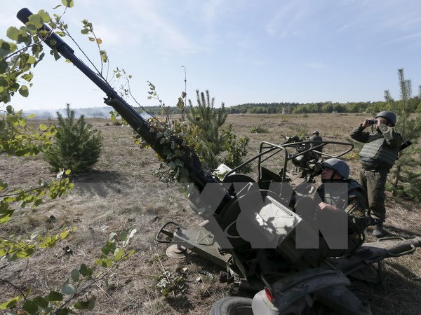 Tình hình Ukraine mới nhất cho biết Ukraine tái triển khai 70 khí tài hạng nặng tới miền Đông