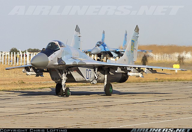 Dân Ukraine buôn lậu phụ tùng tiêm kích MiG-29