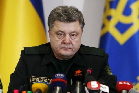 Tổng thống Ukraine Petro Poroshenko đang vấp phải chỉ trích của cả Nga và phương Tây