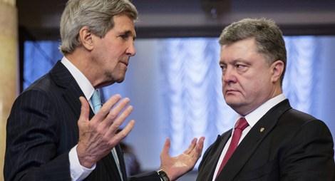 Ngoại trưởng Mỹ John Kerry và Tổng thống Ukraine Petro Poroshenko