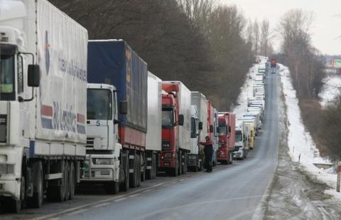Tình hình Ukraine mới nhất cho biết Ukraine sẵn sàng dỡ bỏ lệnh cấm xe tải Nga