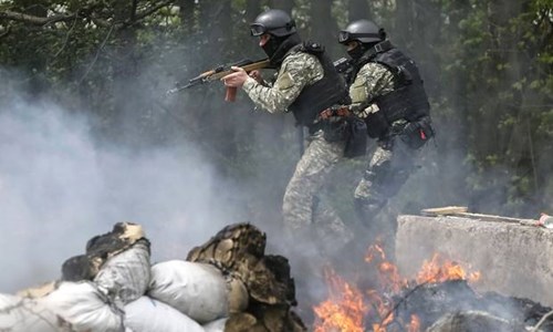 Giao tranh vẫn tiếp diễn tại Ukraine, bất chấp lệnh ngừng bắn