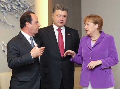 Thủ tướng Đức Angela Merkel thảo luận ở Berlin với Tổng thống Pháp Francois Hollande và Tổng thống Ukraine Petro Poroshenko