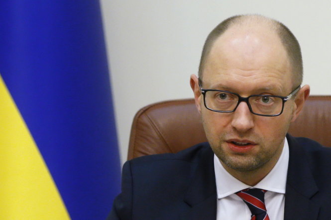 Tình hình Ukraine mới nhất cho biết Thủ tướng Ukraine Arseniy Yatsenyuk công bố lệnh cấm cửa các hãng hàng  không Nga 