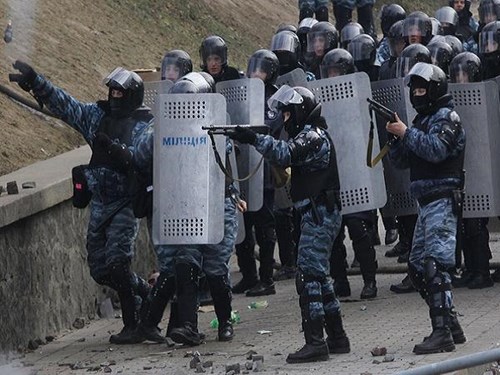 Cảnh sát Ukraine đang trấn áp một cuộc biểu tình