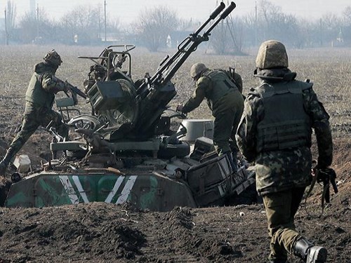 Tình hình Ukraine mới nhất cho biết Ukraine chịu sức ép phải triển khai vũ khí hạng nặng tới Donbass
