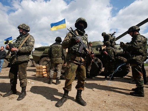 Tình hình Ukraine mới nhất cho biết 6 vạn lính Ukraine đã được triển khai đến chiến trường miền Đông