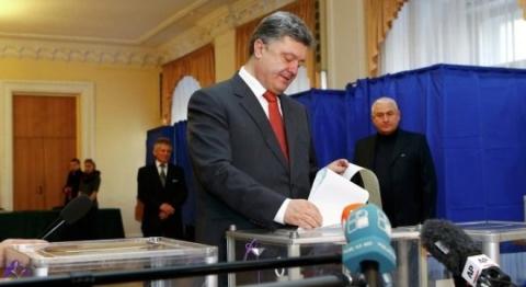 Tổng thống Ukraine Petro Poroshenko thất vọng với cuộc bầu cử địa phương diễn ra vừa qua