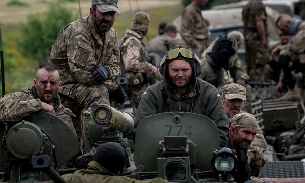 Tình hình Ukraine mới nhất cho thấy nhiều khả năng Kiev sẽ triển khai 65.000 quân áp sát giới tuyến miền Đông