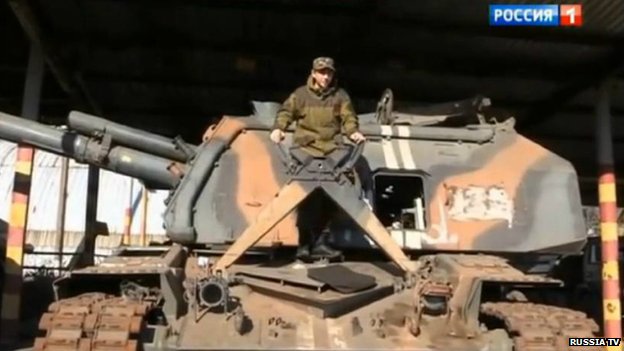 Tình hình Ukraine mới nhất: Một chiến binh được cho là mới chỉ 15 tuổi trên chiếc xe tăng vừa chiếm được