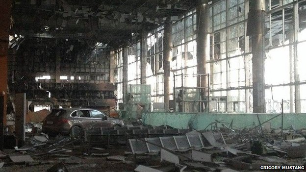 Sân bay Donetsk ở miền đông Ukraine giờ chỉ còn là một chiến trường đổ nát