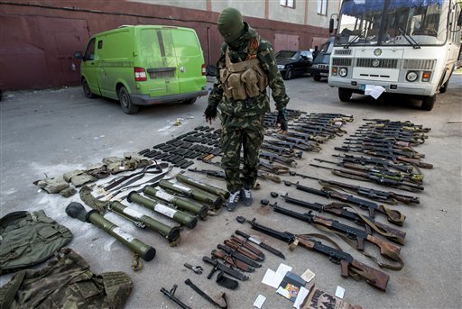 Tình hình Ukraine mới nhất: Strelkov khẳng định quân ly khai không nhận được vũ khí và binh lính từ Nga