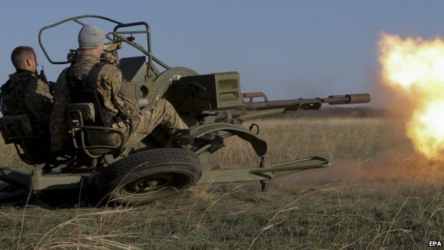 Tình hình Ukraine phức tạp do quân ly khai và quân đội Ukraine cùng tuyên bố nắm quyền kiểm soát sân bay Donetsk