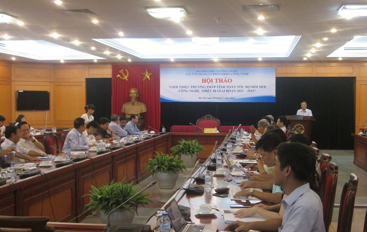 PGS.TS. Tăng Văn Khiên, nguyên Viện trưởng Viện Khoa học thống kê Việt Nam, nêu ý kiến cần phải xem xét trọng số của từng chỉ tiêu thay vì đánh giá các thành phần trong mỗi chỉ tiêu như nhau.