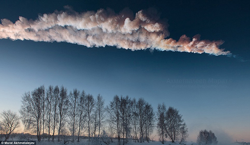 Theo tin khoa học từ trang tin RT, thiên thạch phát nổ trên dãy núi Ural của Nga làm nhiều người bị thương và gây thiệt hại tài sản ở thành phố Chelyabinsk