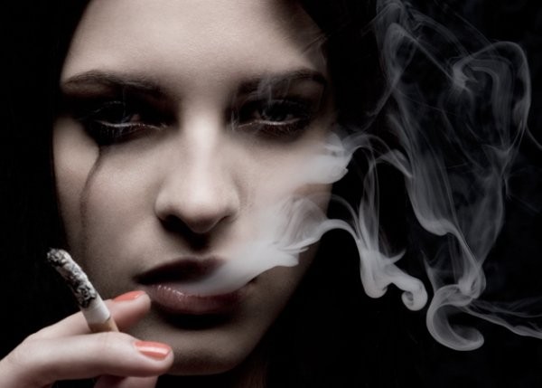 Tin khoa học từ trang Dailymail khẳng định những người không hút thuốc có chỉ số IQ cao hơn