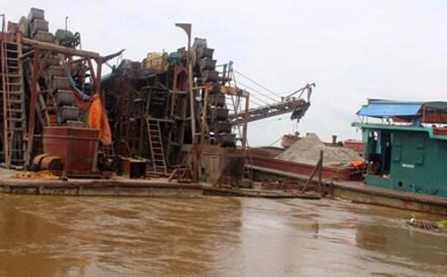 Tàu Thái Bình đến mua cát của Công ty Việt Linh và gặp nạn do ngạt khí CO. Ảnh: Công an Hưng Yên