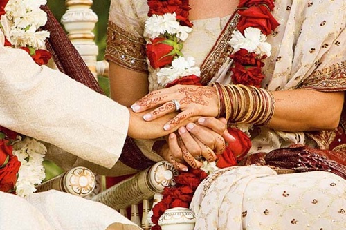 Tức giận vì chú rể giấu bệnh động kinh, một cô dâu Ấn Độ quyết định kết hôn vớ