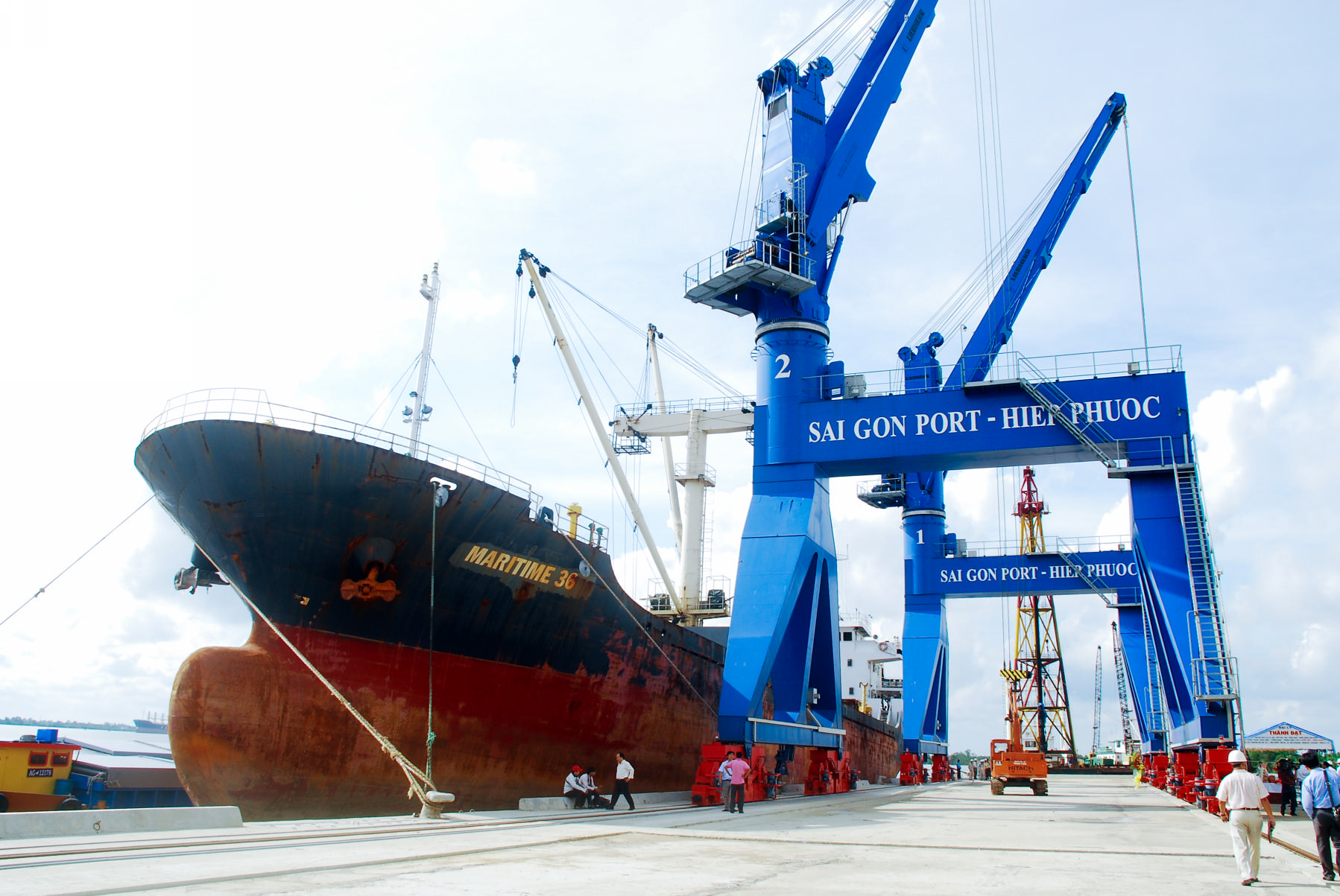 Tập đoàn của tỷ phú Phạm Nhật Vượng chính thức bày tỏ nguyện vọng được mua lại cảng Sài Gòn và cảng Hải Phòng