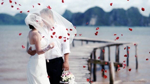 Tổ chức tiệc cưới trên biển là sự chọn lựa yêu thích của nhiều cặp đôi trên thế giới