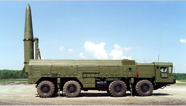 Tổ hợp tên lửa Iskander-M bao gồm gồm xe phóng tự hành, xe chỉ huy, xe chở đạn, xe hỗ trợ và tên lửa