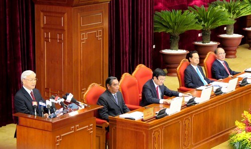 Tham dự Hội nghị Trung ương lần thứ 12 (khóa XI) có Tổng Bí thư Nguyễn Phú Trọng, Chủ tịch nước Trương Tấn Sang, Thủ tướng Nguyễn Tấn Dũng và nhiều quan chức cấp cao khác