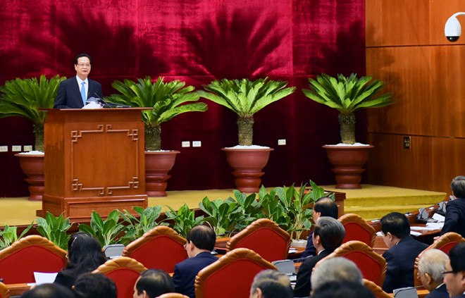 Ủy viên Bộ Chính trị, Thủ tướng Chính phủ Nguyễn Tấn Dũng đọc Báo cáo tình hình Kinh tế - Xã hội