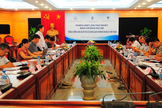 Phiên họp lần thứ nhất Ban Chỉ đạo Dự án ‘Tăng cường sản xuất và sử dụng gạch không nung ở Việt Nam”