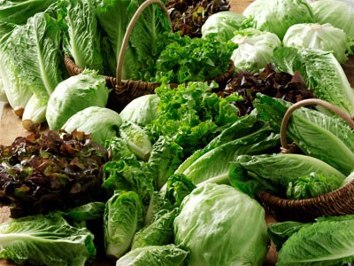 Thực phẩm giúp tóc chắc khỏe không thể thiếu các loại rau màu xanh trong bữa ăn hàng ngày