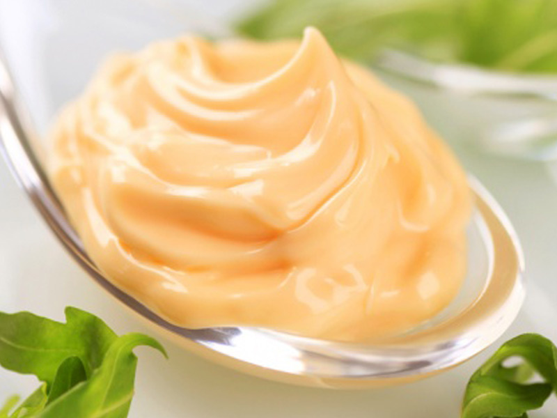 Sốt mayonnaise thường được sử dụng trong bữa ăn cũng là một loại thực phẩm giúp tóc chắc khỏe