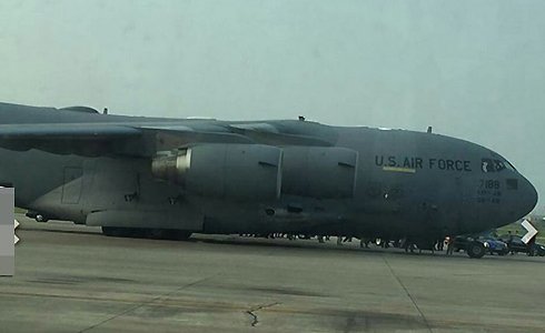 Tàu bay Boeing C-17 phục vụ chuyến thăm Việt Nam của Tổng thống Mỹ Obama có mặt tại sân bay Nội Bài