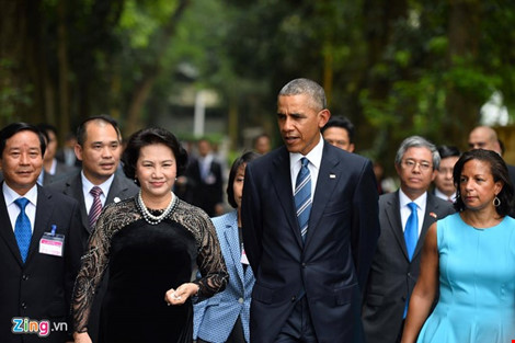 Tổng thống Mỹ Barack Obama có cuộc tiếp xúc với Chủ tịch Quốc hội Nguyễn Thị Kim Ngân tại Nhà sàn Bác Hồ