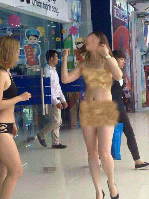 Nữ nhân viên ở Siêu thị điện máy Trần Anh ăn bikini được cho là rất phản cảm