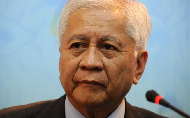 Ngoại trưởng Philippines chỉ trích các hoạt động hiếu chiến của Trung Quốc
