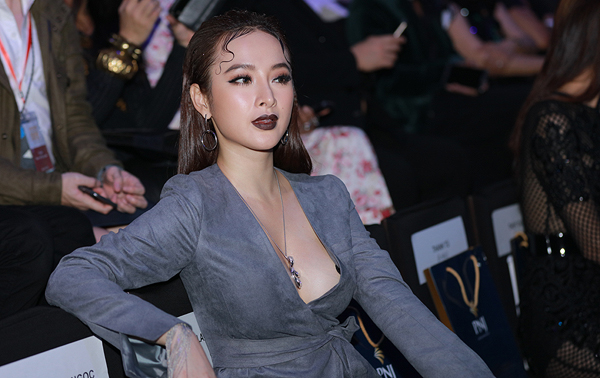 Angela Phương Trinh liên tục ‘hở bạo’ khi dự sự kiện