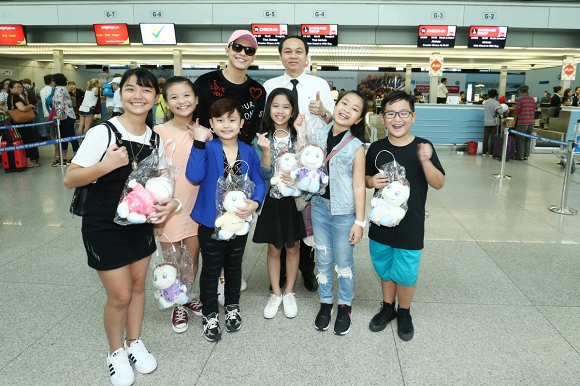 Noo Phước Thịnh cùng học trò The Voice Kids đi du lịch tại Thái Lan