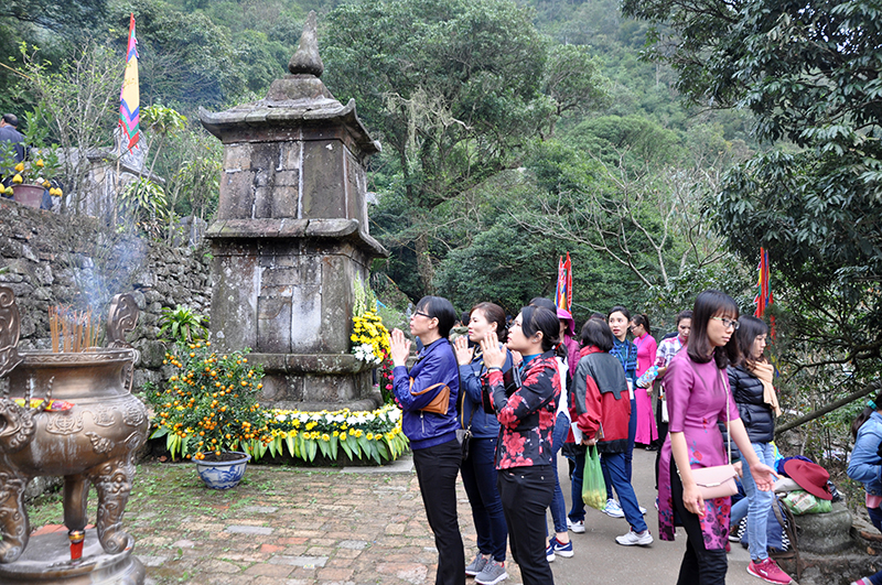 Du lịch Quảng Ninh hút khách những ngày đầu xuân