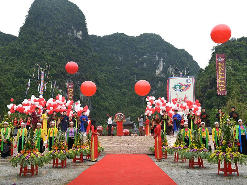 Ninh Bình 'níu chân' du khách bằng lễ hội Tràng An