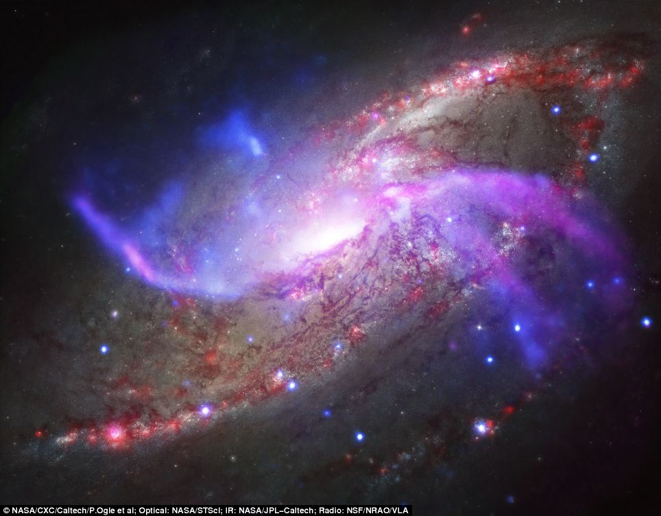 Hình ảnh tổng hợp mới nhất của thiên hà NGC 4258, nơi có hiện tượng “pháo hoa” hiếm thấy”