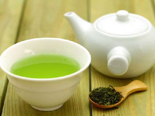 Uống 6 cốc trà xanh mỗi ngày sẽ giúp giảm mỡ bụng